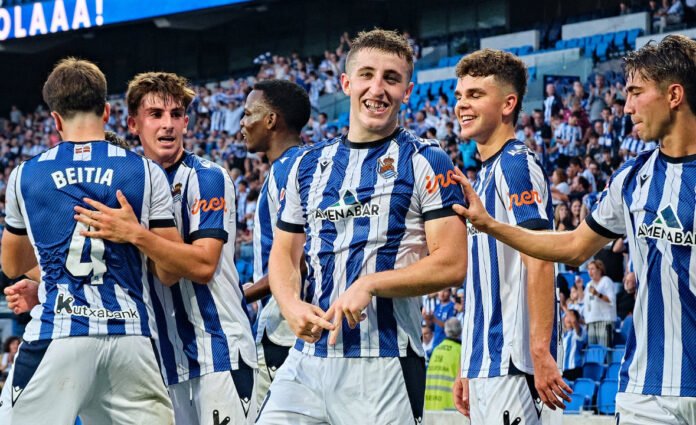 Real Sociedad B La Real Sociedad B celebrando un gol frente al Almería. | Foto vía twitter oficial Real Sociedad