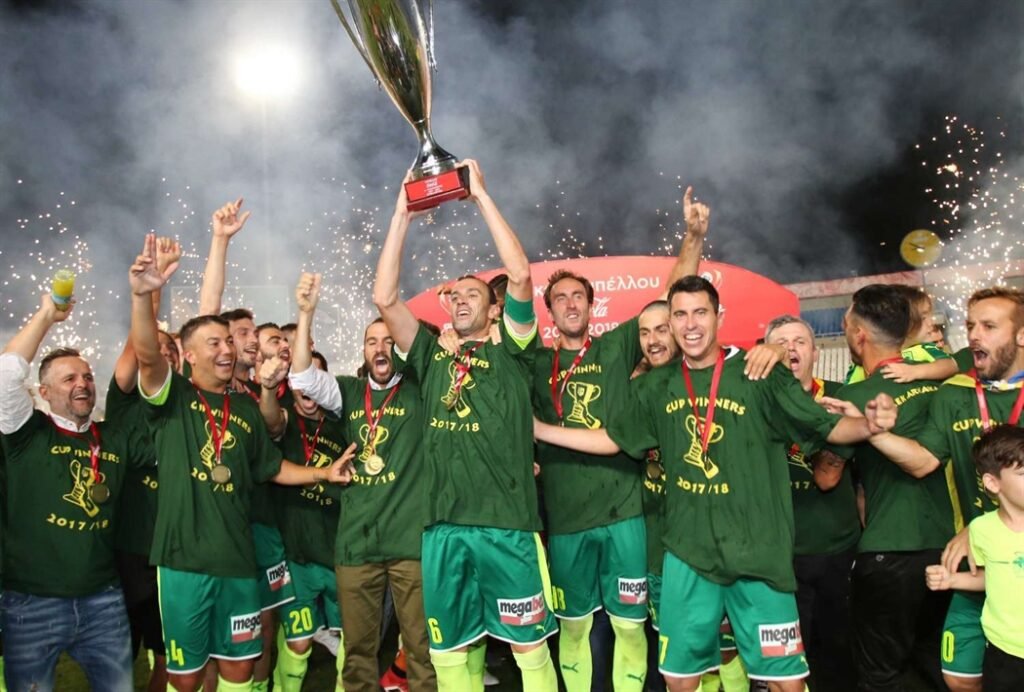 El AEK Larnaca celebra la victoria en la copa de Chipre