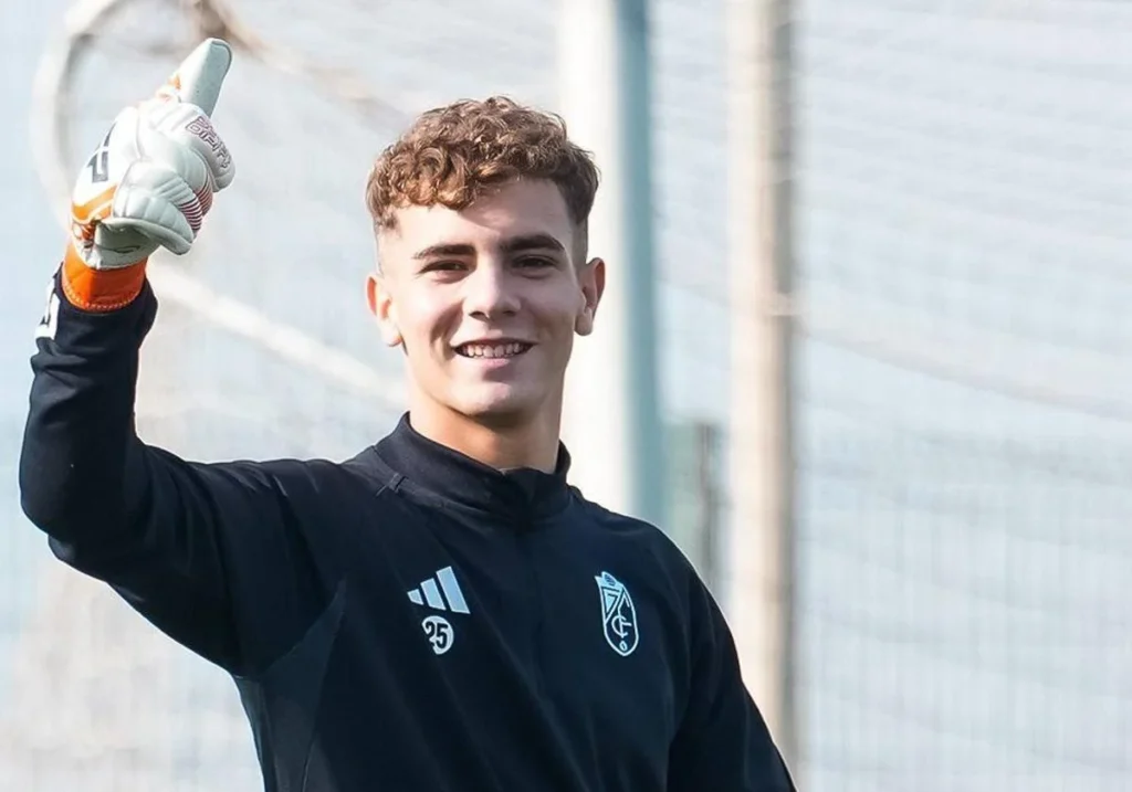 Luca Zidane elige a Argelia y desata un problema en la portería del Granada 6 Fran Árbol en un entrenamiento del primer equipo del Granada