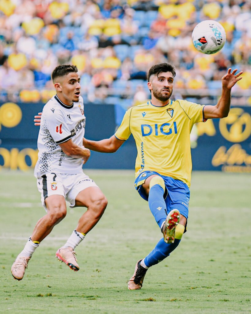 Imagen del partido que enfrentó al Cádiz CF y la AD Ceuta en el Nuevo Mirandilla