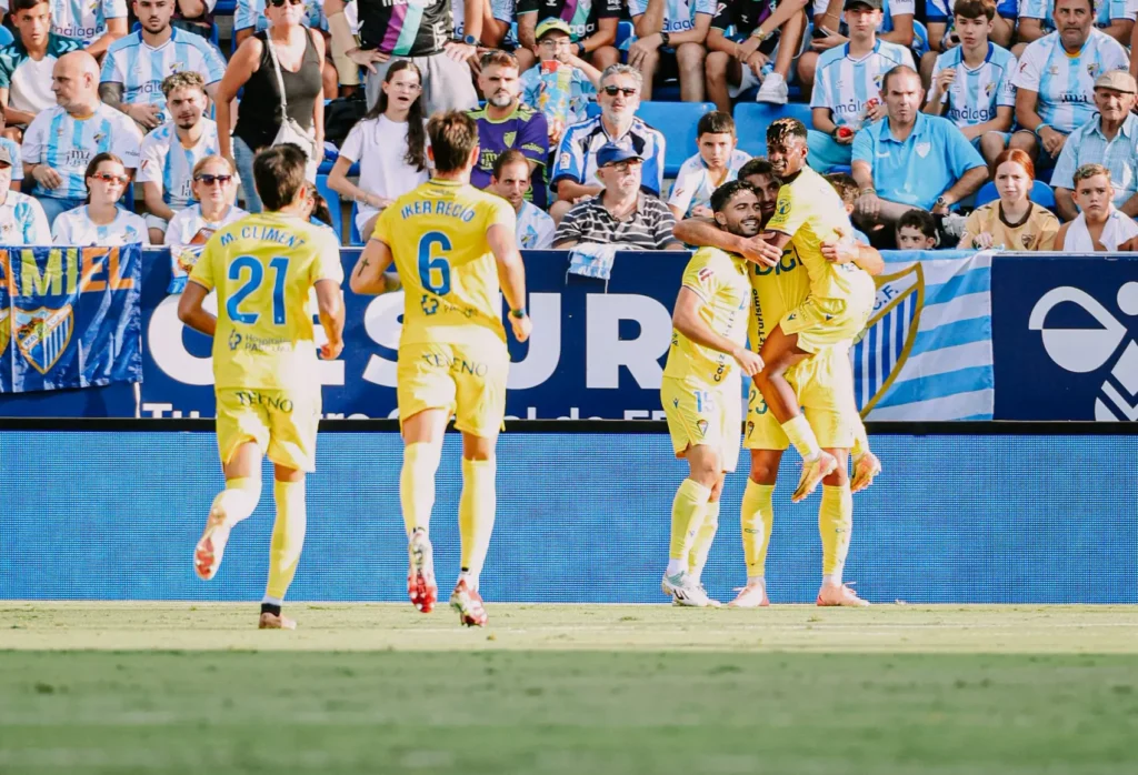 Cádiz CF: la bestia debe despertar 1 El Cádiz CF celebra un gol en un partido de LaLiga Hypermotion