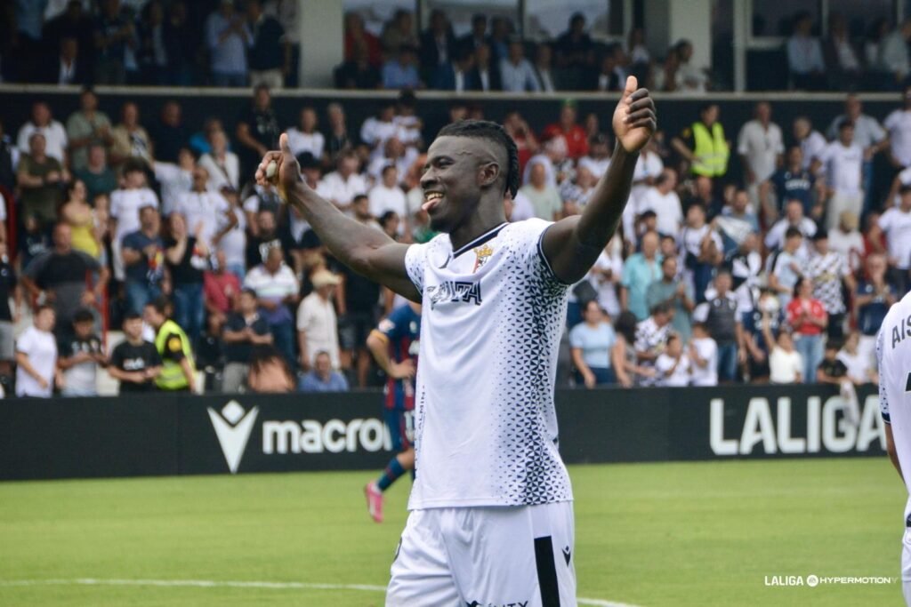 Obeng celebrando el gol de la victoria