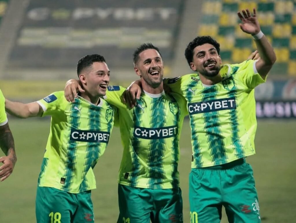 espanoles en el aek larnaca