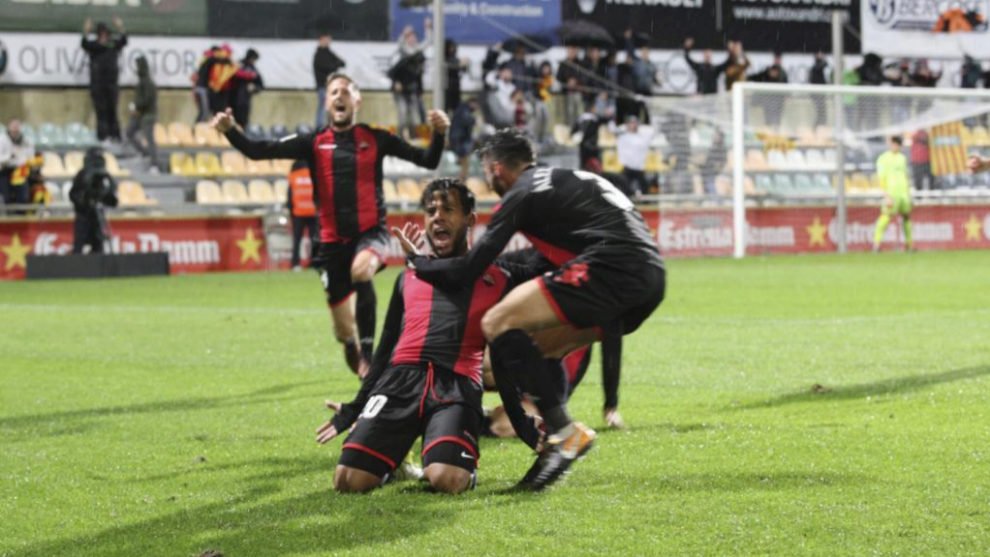 Gus Ledes en un partido de Segunda División con el Reus Deportiu