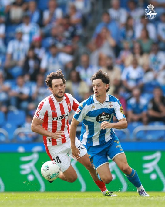 Deportivo y Sporting disputaron un encuentro igualado
