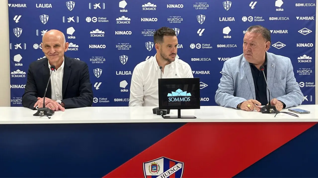 Sergi Guilló en su presentación con el Huesca