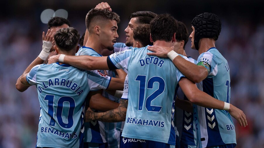 Plantilla del Málaga celebrando