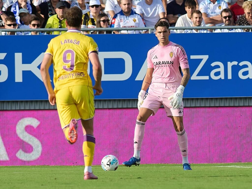 Adrián Rodríguez, esencial en el Real Zaragoza 1 Adrián Rodriguez en el encuentro del Real Zaragoza con el Valladolid