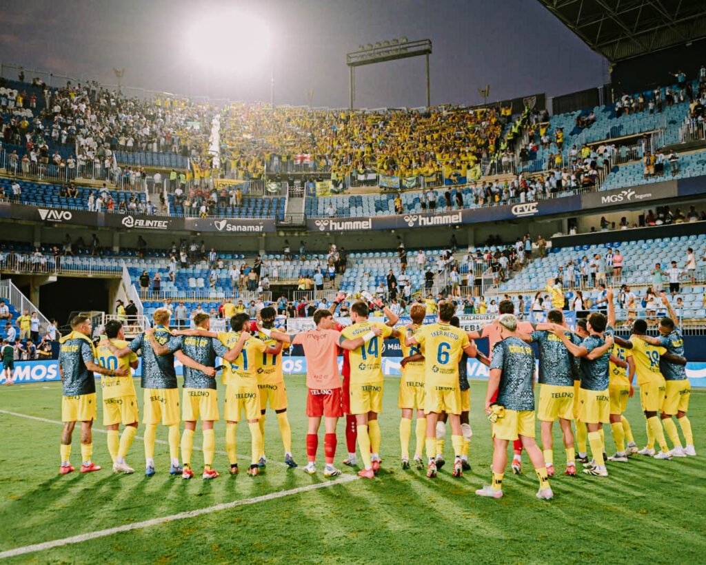 Los jugadores del Cádiz CF celebran una victoria