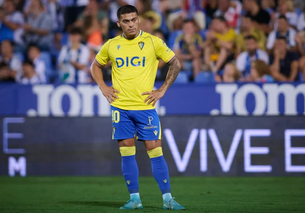 Brian Ocampo, en un partido con el Cádiz CF