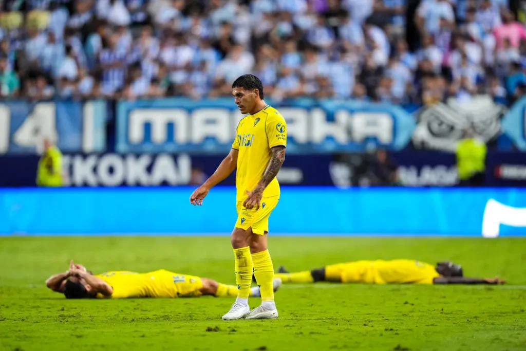 Ocampo toca fondo en el Cádiz 1 Brian Ocampo en un partido con el Cádiz CF