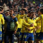 Un jugador de Las Palmas, especialista en curling 2 rayo vallecano v ud las palmas la liga ea sports