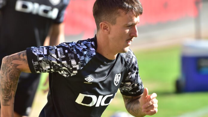 Salvi Sánchez, en acción durante un entrenamiento con el Rayo Vallecano