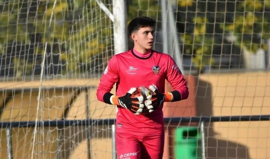 El portero del Recreativo de Granada será titular frente a Las Palmas 1 Iker Garcia fichaje Granada e1717580298717 1