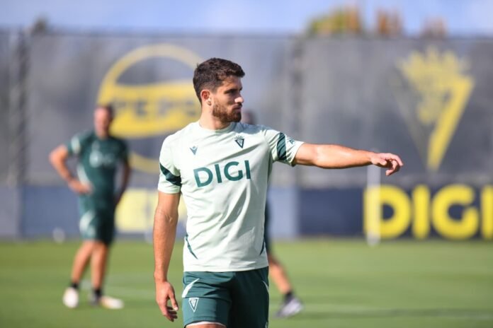 Álvaro García Pascual en un entrenamiento con el Cádiz CF