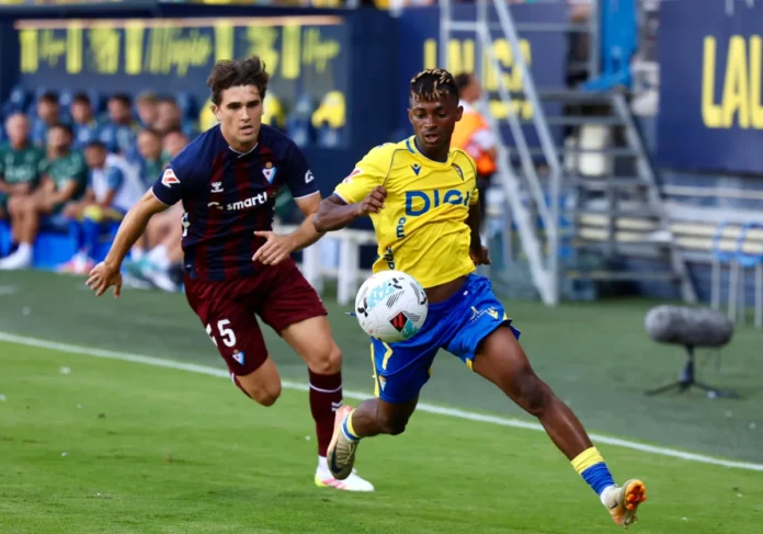 Efe, en un partido con el Cádiz CF
