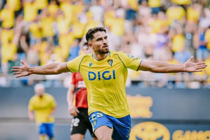 Álvaro García Pascual en un partido con el Cádiz CF Álvaro García Pascual en un partido con el Cádiz CF