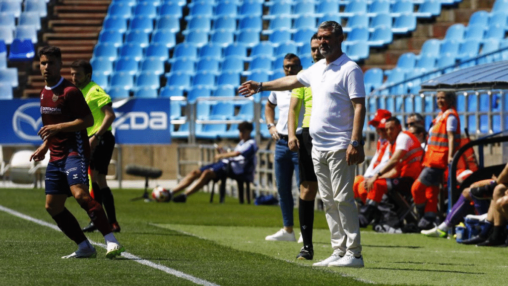 Real Zaragoza: Experiencia amateur para el banquillo 5 Emilio Larraz con el Deportivo Aragón, filial del Real Zaragoza