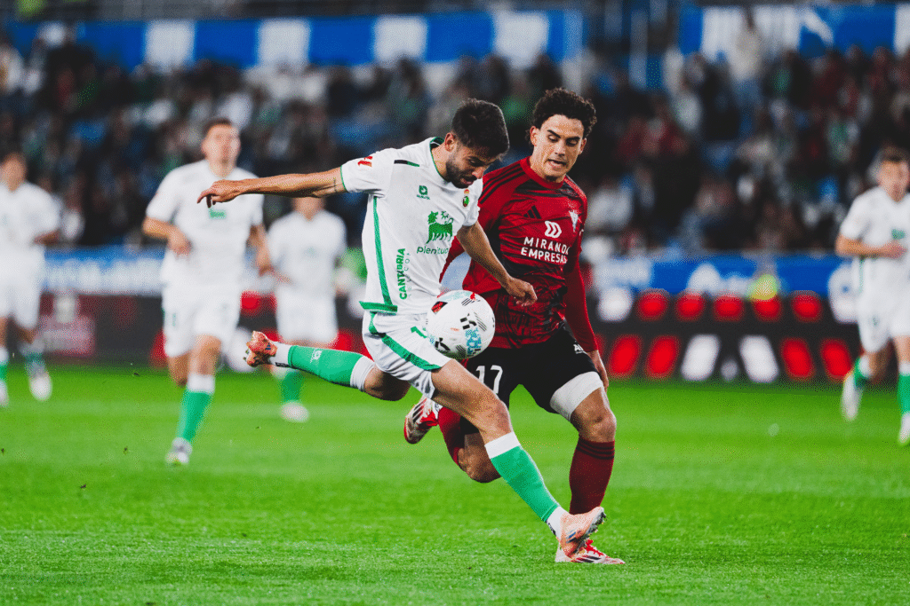 El Mirandés y el Racing disputaron un encuentro intenso