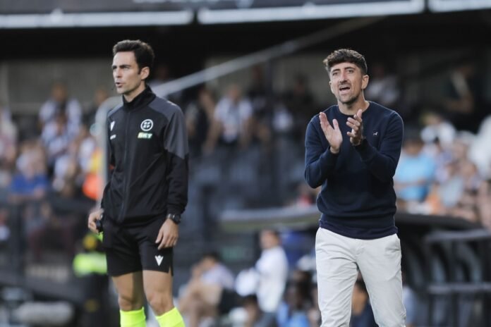 Pablo Hernández, en un partido como entrenador del CD Castellón Pablo Hernández, en un partido como entrenador del CD Castellón