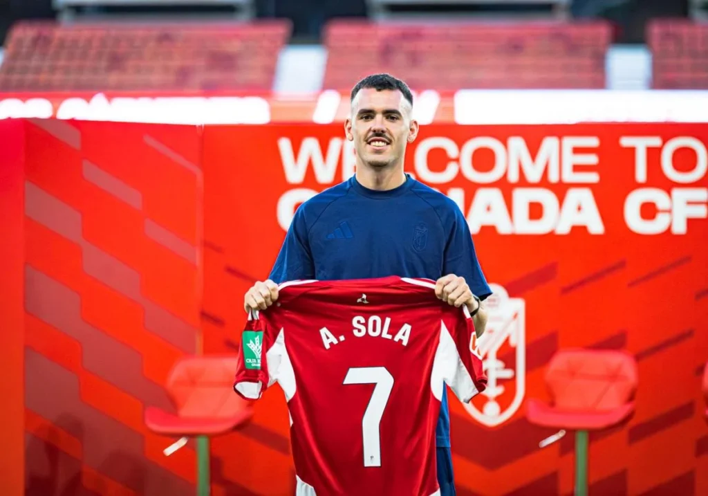 Alex Sola en su presentación del Granada