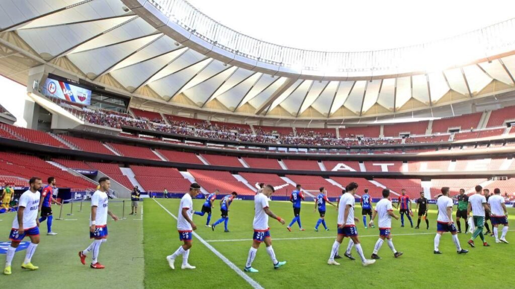 Iconos II. Aitor García: un ‘bravo’ cañonero que aterriza en Grecia 7 Los jugadores del Rayo Majadahonda saltan al césped del Wanda Metropolitano