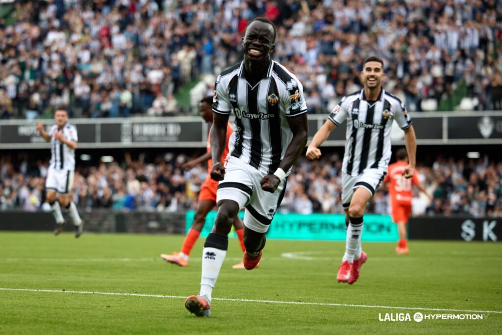 El Castellón celebra su confirmación ante el Sanse 1 Mabil fue clave para el CD Castellón ante el Sanse