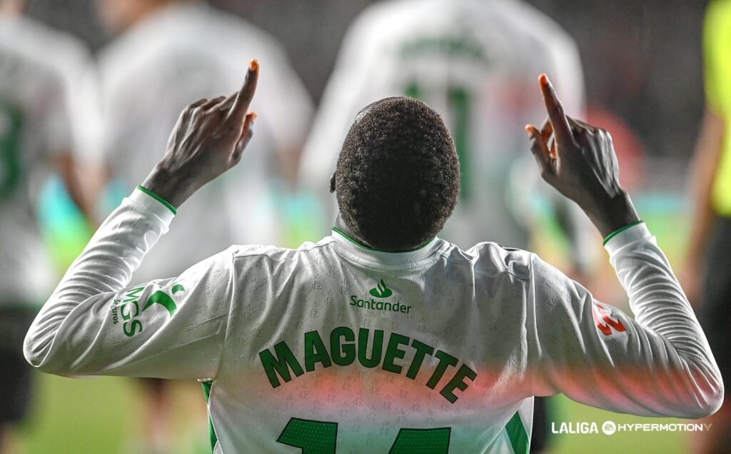 Maguette marcó el primero para el Racing en Burgos