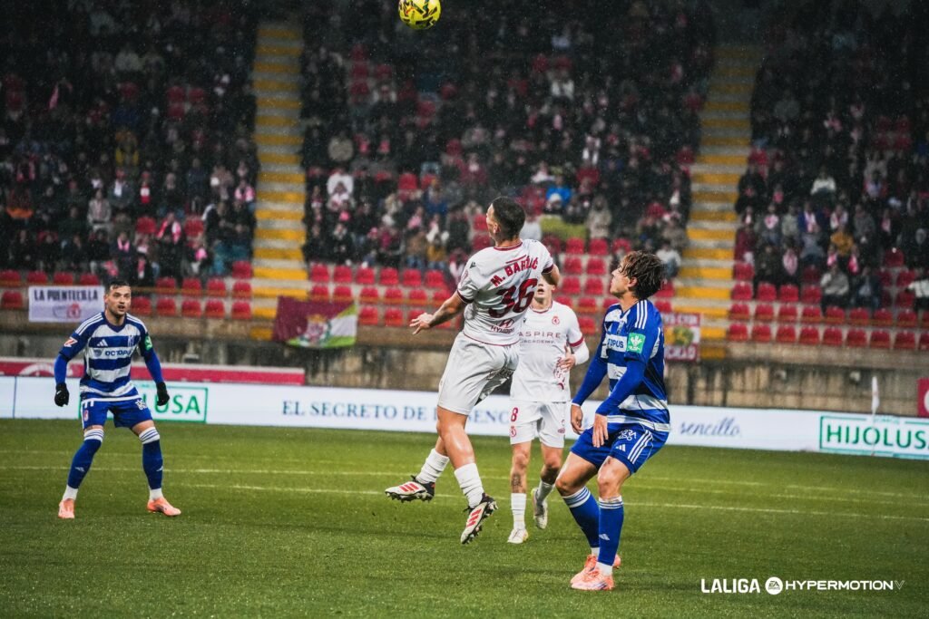 Jorge Pascual volvió a mojar con el Granada ante la Cultural