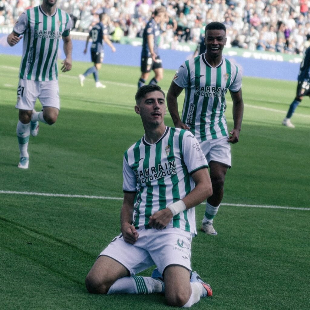 Dani Requena intenta hacer olvidar en el Córdoba a Álex Sala