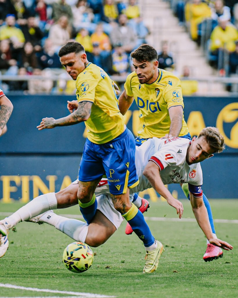 El Cádiz cae ante la Cultural en el Nuevo Mirandilla