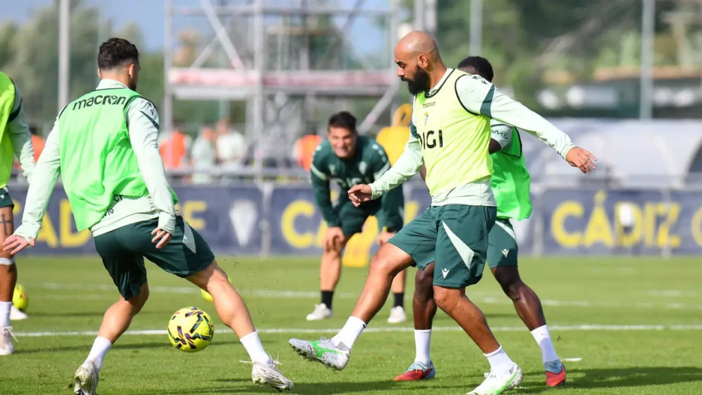 Fali, en un entrenamiento con el Cádiz CF