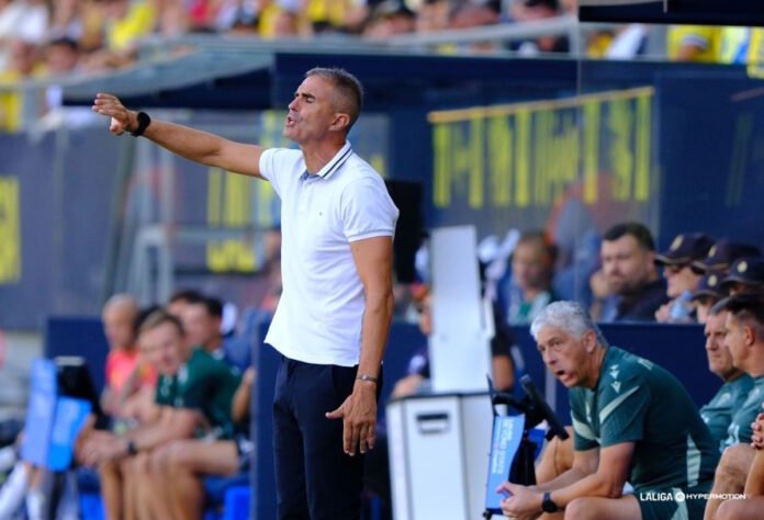 Gaizka Garitano, en un partido con el Cádiz CF