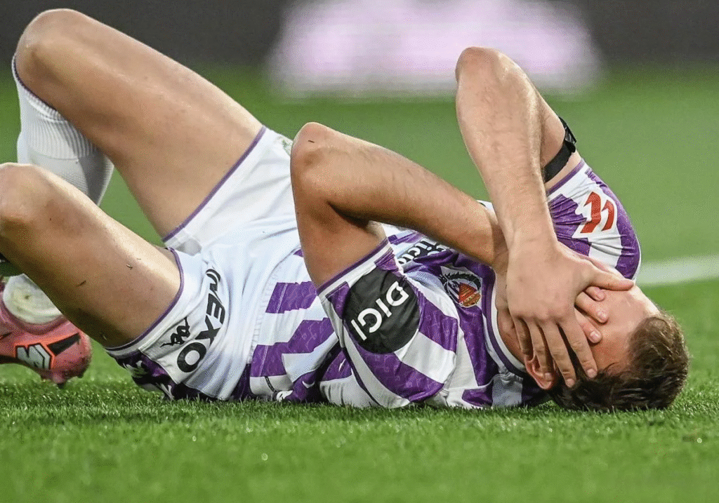 La creatividad de Almada se mide por Latasa 1 Juanmi Latasa doliéndose de un golpe en la cara