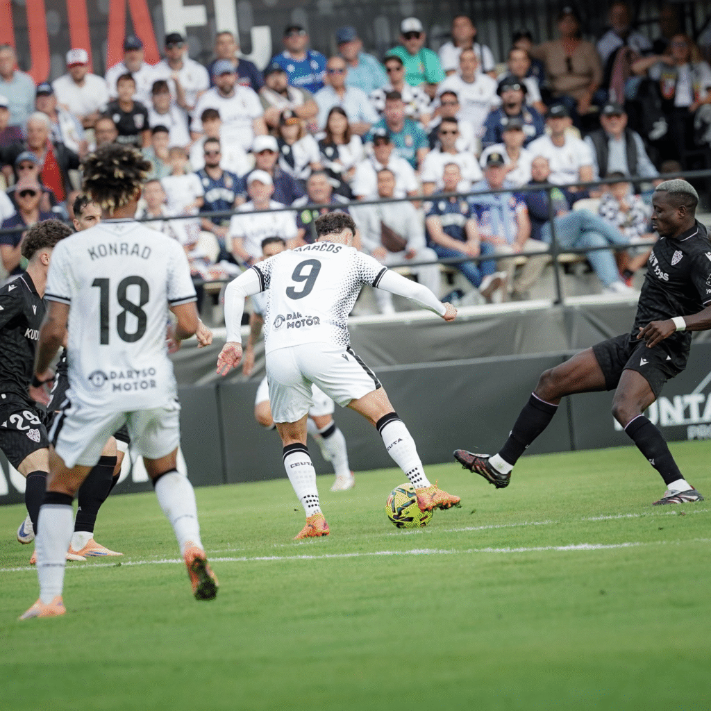 Ceuta y Almería estaban disputando un partido igualado