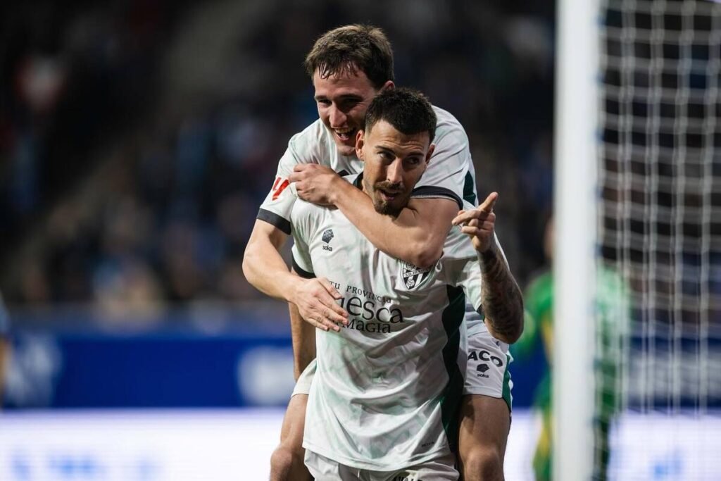 Sergi Enrich tras anotar en el Real Oviedo vs Huesca