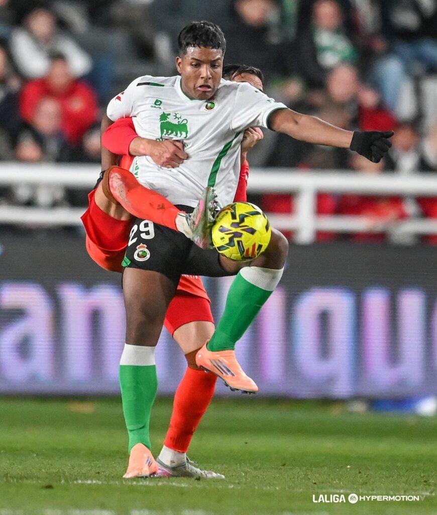 Jeremy Arévalo ya tiene sustituto en el Racing