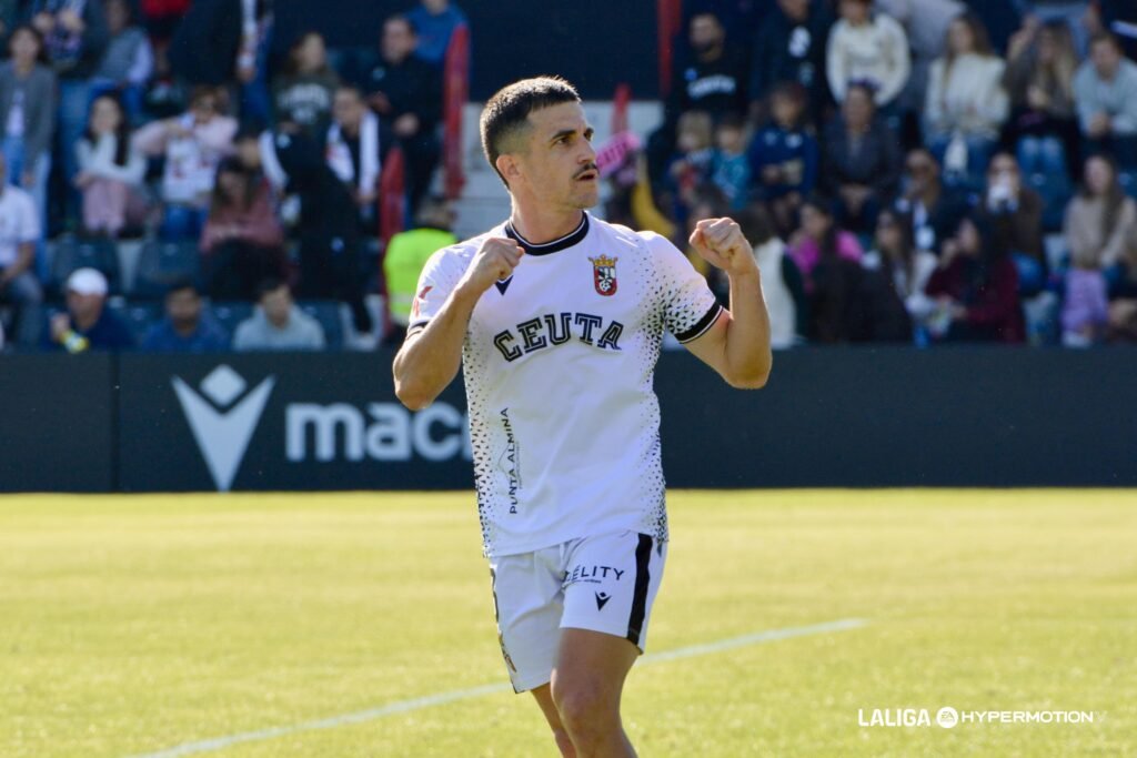 El Ceuta disfruta y sueña con el mejor defensa 1 Matos, del Ceuta, defensa más goleador de Segunda