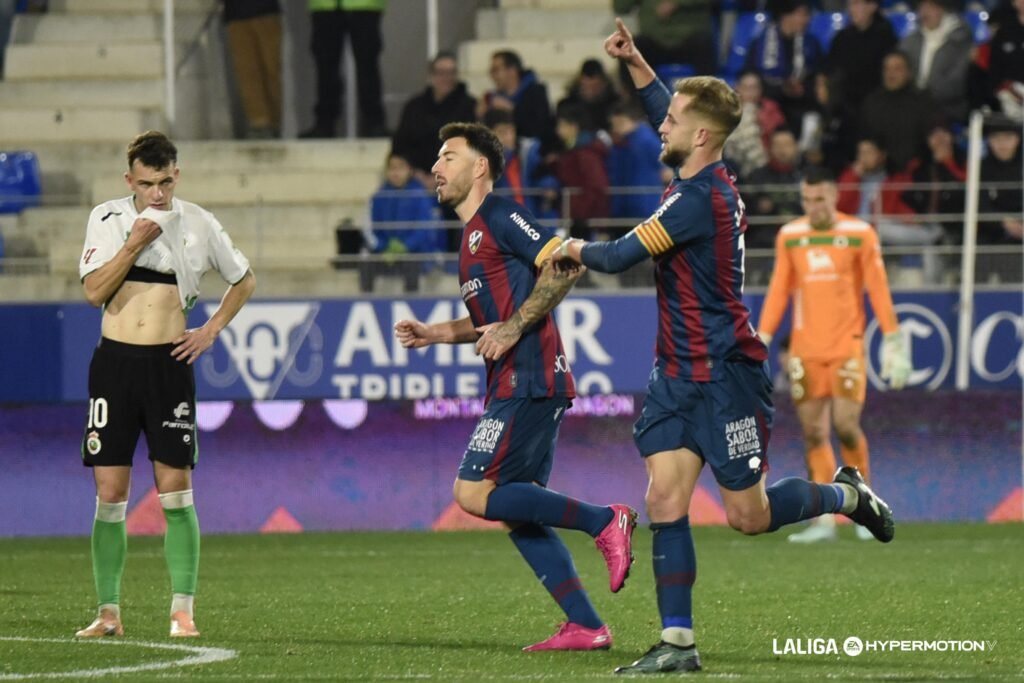 El Almería asalta un fichaje de quilates para su defensa 1 El Almería quiere al gran jerarca de la SD Huesca