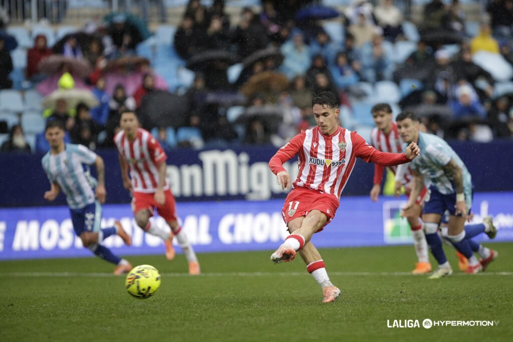 Andrés Martín, con el Racing, ha superado en goles a Arribas