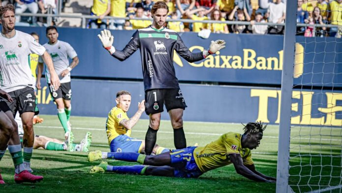 Enfrentamiento entre el Cádiz CF y el Racing de Santander Enfrentamiento entre el Cádiz CF y el Racing de Santander