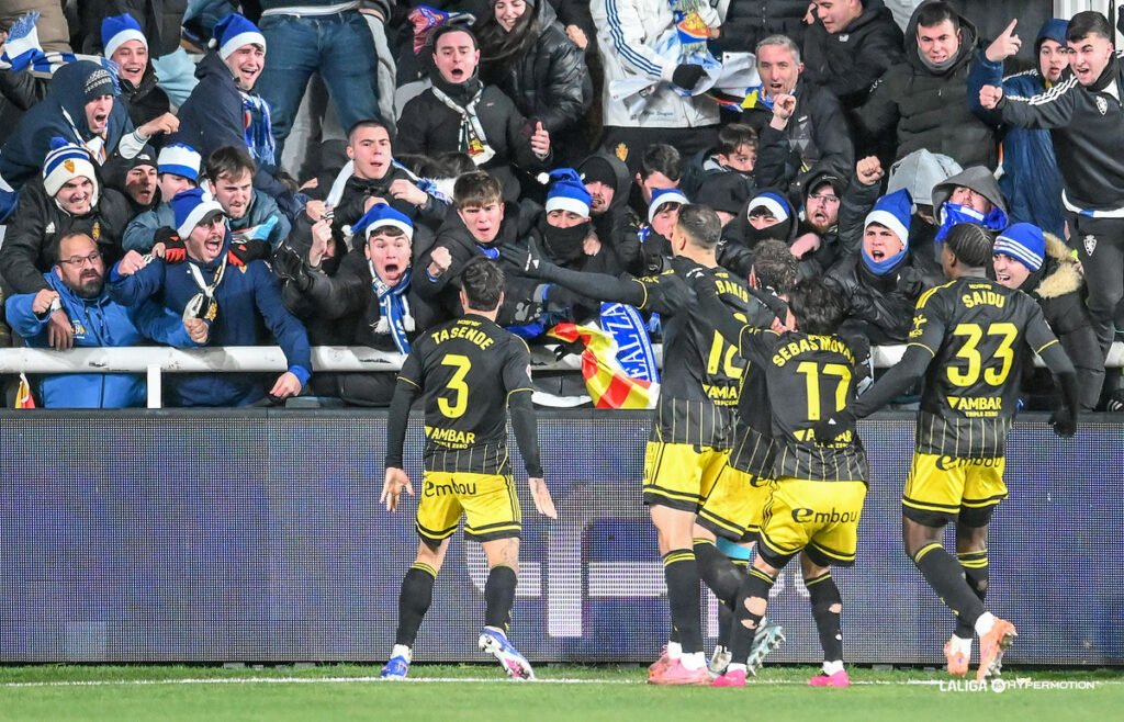 Sinan Bakış celebrando el empate entre Burgos y Real Zaragoza 