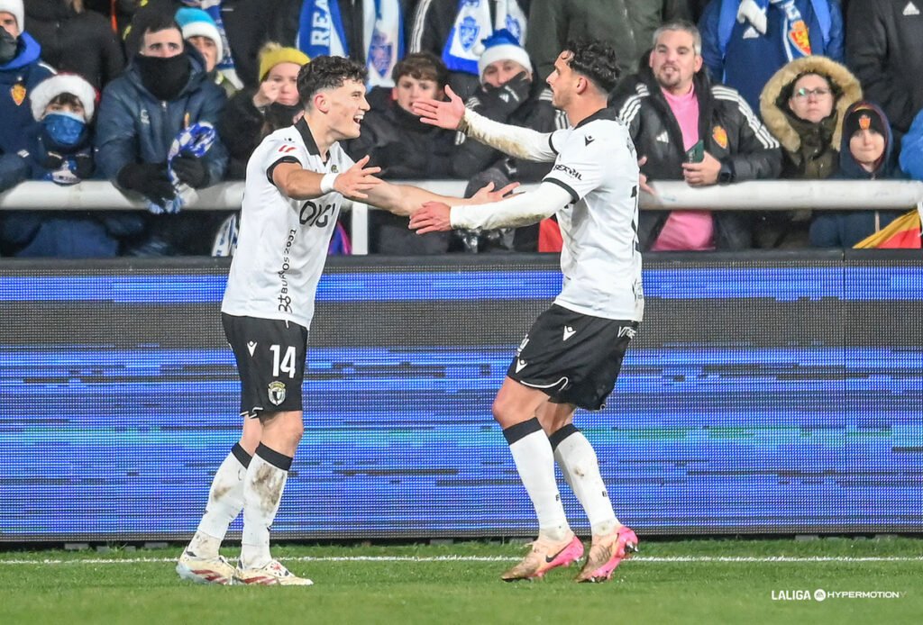 David González celebrando su gol en el Burgos vs Real Zaragoza