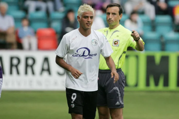 Carlos Vela en un partido con la UD Salamanca Carlos Vela en un partido con la UD Salamanca