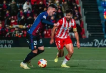 El Almería da un espectáculo esperpéntico y cae en Elda