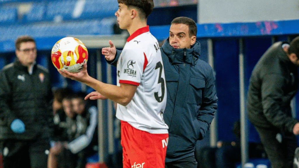 Hay Mareo, hay esperanza para el Sporting 1 Dura competencia para Pablo García y Diego Sánchez en el lateral izquierdo del Sporting.