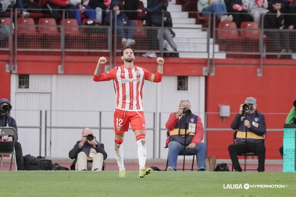 Baptistao puso en ventaja al Almería en la segunda parte
