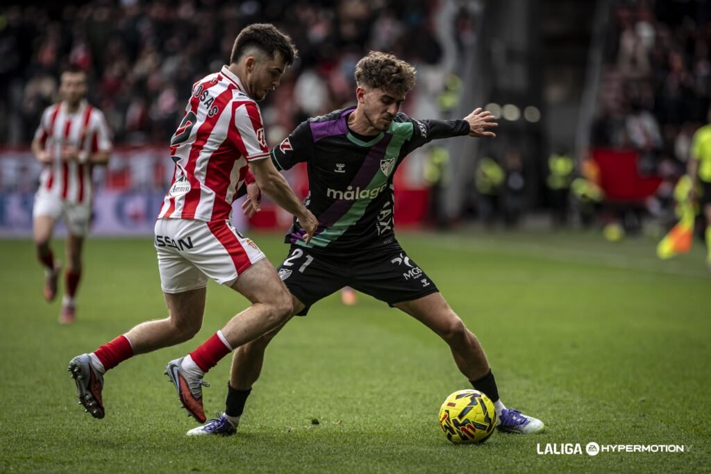 El Málaga arrasa en El Molinón 1 El Málaga marca en el Molinón