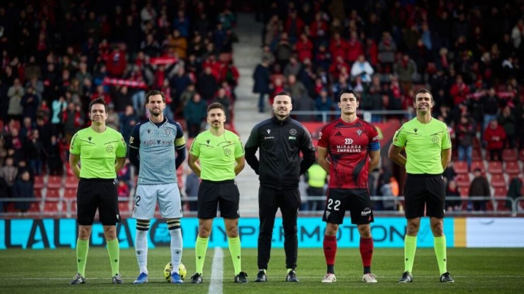 El Almería salva un punto en el estreno de Anduva 1 69625476ef815