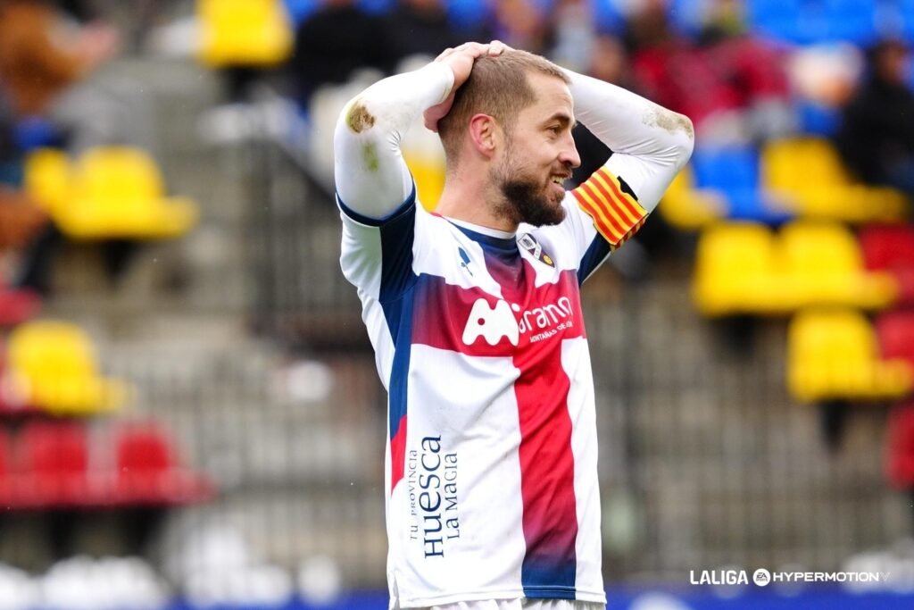 Andorra y Huesca siguen sin encontrar el camino de la victoria 1 Jorge Pulido se lamenta en el partido del Huesca en Andorra